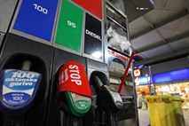 Opolnoči podražitev reguliranih pogonskih goriv