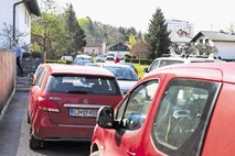 S prometne Litijske obvoz speljali po ozki Hruševski cesti