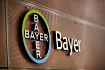 Bayer zaradi prevzema Monsanta z nižjim zaslužkom