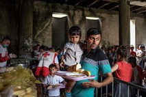 Madžari s poslovno logiko opravičujejo stradaje migrantov