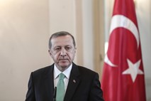 Turški diplomati naj bi vohunili za Erdoganovimi kritiki v Sloveniji 