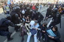 V Rusiji na prvomajskih shodih aretirali več deset ljudi 