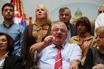 Šešljeva stranka s kongresom v hrvaški vasi v Vojvodini razburila Zagreb