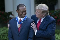 Trump Tigerju Woodsu podelil predsedniško medaljo svobode 