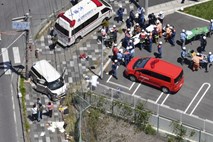 Na Japonskem avto trčil v gručo malčkov; umrla dva dvoletnika