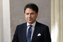 Conte preprečil vladno krizo z zamenjavo spornega podsekretarja 