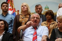 Srbskima poslancema radikalcev nameravajo soditi v Haagu