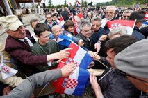 Hrvata prijeli zaradi nacističnega pozdrava na slovesnosti v Pliberku