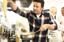 Več restavracijam Jamieja Oliverja preti propad
