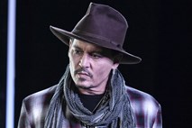 Johnny Depp pravi, da nasilen ni bil on, ampak njegova nekdanja žena