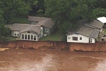 #foto Neurja in poplave v osrednjem delu ZDA zahtevala najmanj štiri življenja