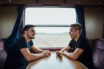 Mlada podjetnika s projektom Kava na tirih navdušila Slovenske železnice