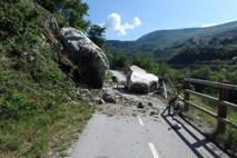 Zaradi skalnega podora zaprta kolesarska steza  Solkan - Plave