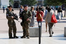 Ozadje napada v Lyonu še nejasno