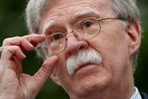 Bolton očita Iranu vpletenost v napad ladje v Omanskem zalivu