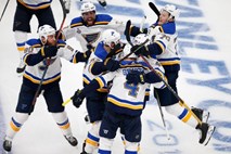 #video Blues v finalu NHL izenačili izid v zmagah