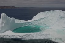#video V notranjosti ledenika nastal čudovit turkizni bazen