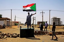 Afriška unija zamrznila članstvo Sudana