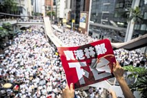 Zakon o izročitvah, spisan s pekinškim peresom, uvod v novo poglavje politične krize v Hongkongu