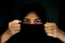 Europol: Islamska država se vedno bolj zanaša na ženske