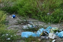 Prepoved brezplačnih plastičnih vrečk segla tudi v gore