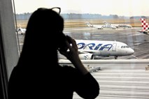 Zamude in odpovedi letov: Adria Airways je lani plačala za 35 tisočakov glob