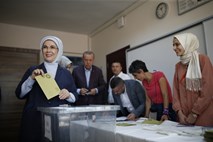 Na ponovljenih županskih volitvah v Carigradu še hujši udarec za Erdogana