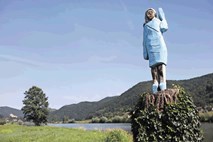 Pri Sevnici stoji prvi javni spomenik Melanie Trump