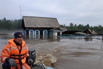 V hudourniških poplavah v Sibiriji umrlo 18 ljudi
