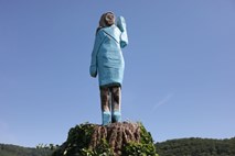 Skulptura Melania odmeva v svetovnih medijih
