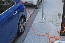 Karavana električnih avtomobilov za promocijo trajnostne mobilnosti tudi na Bledu
