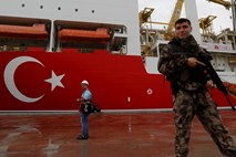 V Turčiji v povezavi s spodletelim pučem zaporni nalog za 200 vojakov