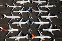 Boeing zaradi prizemljenih letal 737 max zaostal za Airbusom