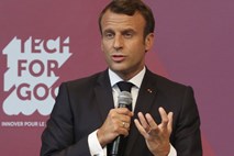 Macron pogumno obdavčil spletne velikane in razjezil ZDA