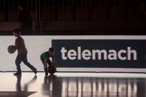 Sodišče zadržalo odvzem dela mobilnih frekvenc Telemachu