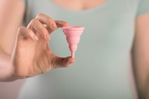 Menstrualna skodelica je enako zanesljiva kot tampon