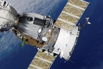 Zaradi težav rakete prestavljena izstrelitev slovenskega satelita v vesolje