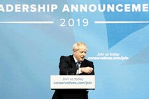 Borisu Johnsonu v roke vajeti stranke, vlade in brexita