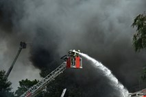 Požar v zaledju Šibenika pod nadzorom; gori na Hvaru