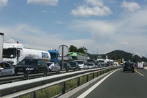 Na primorski avtocesti proti Ljubljani daljši zastoji
