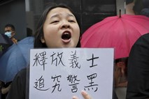 Obtožnice proti 44 protestnikom v Hongkongu sprožile nove proteste