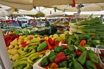 Cene  na  tržnici: juha iz zelenjave po en evro