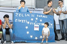 Prosilci za azil opozarjajo na težke razmere v azilnem domu