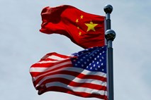 Peking ogorčen nad prepovedjo poslovanja kitajskih podjetij z ameriško vlado