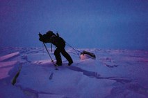 Potovanje čez temni led polarne noči
