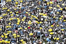 Kitajska naj bi na družbenih omrežjih izvajala kampanjo proti protestom v Hongkongu