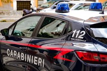 Italijanski karabinjerji čez mejo v Slovenijo zasledovali 48-letnega Srba v ukradenem avtu