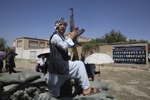Sobotni napad v Kabulu zahteval 80 življenj