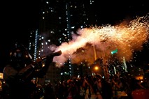 Policija v Hongkongu aretirala 29 protestnikov