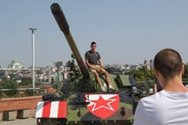 #video Crvena zvezda s tankom pred stadionom razjezila Hrvaško, Dinamo odgovarja s traktorjem